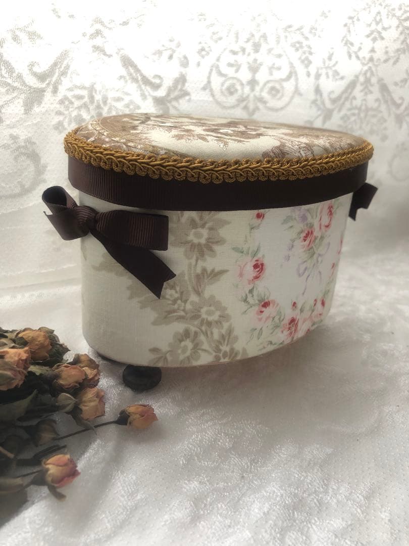 お裁縫箱　貴婦人　ロココ 薔薇ブーケリボン　オーバルボックス　hand made