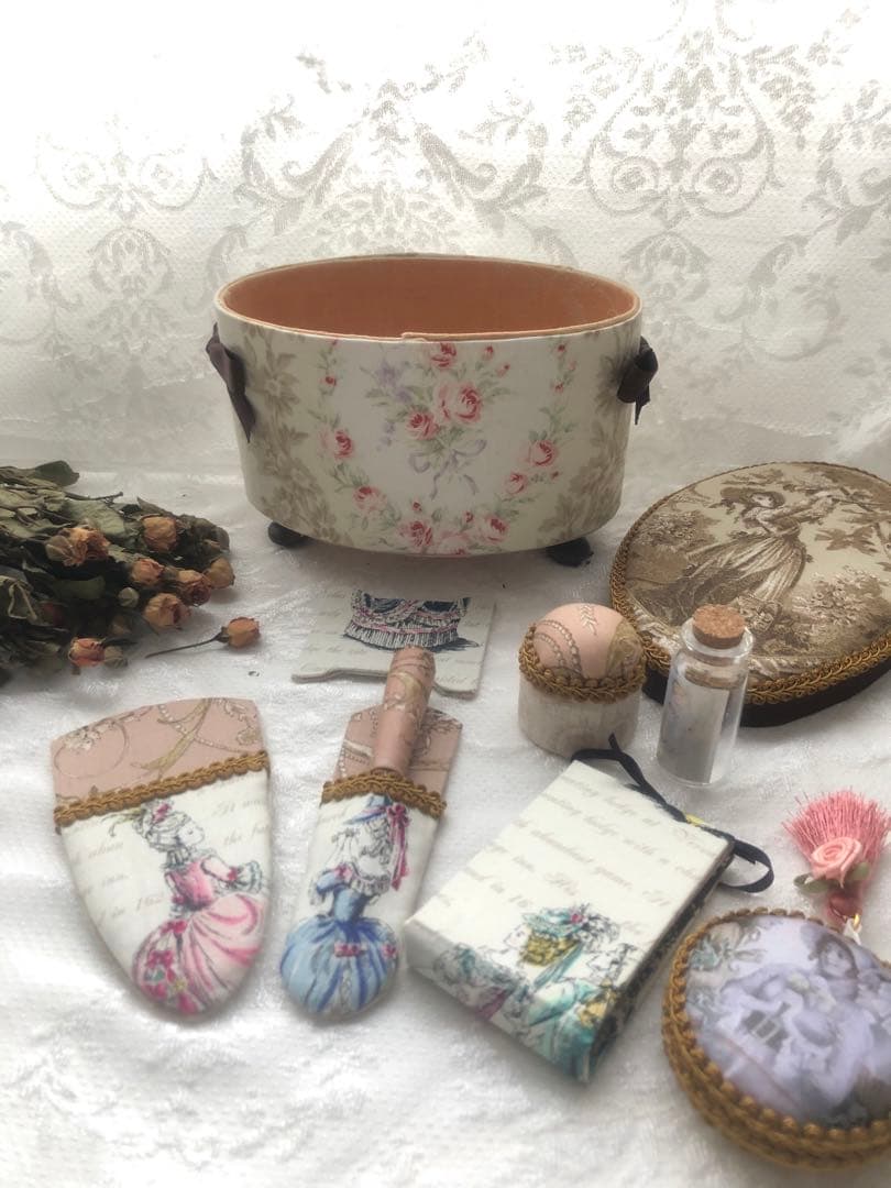 お裁縫箱　貴婦人　ロココ 薔薇ブーケリボン　オーバルボックス　hand made