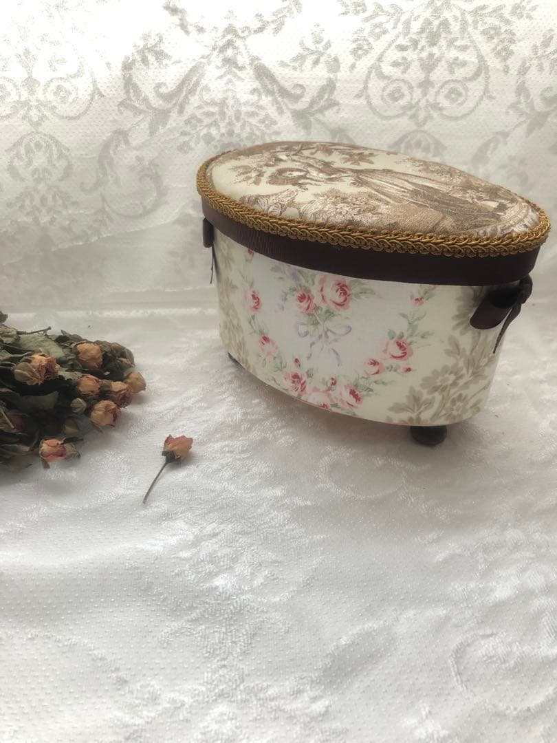 お裁縫箱　貴婦人　ロココ 薔薇ブーケリボン　オーバルボックス　hand made