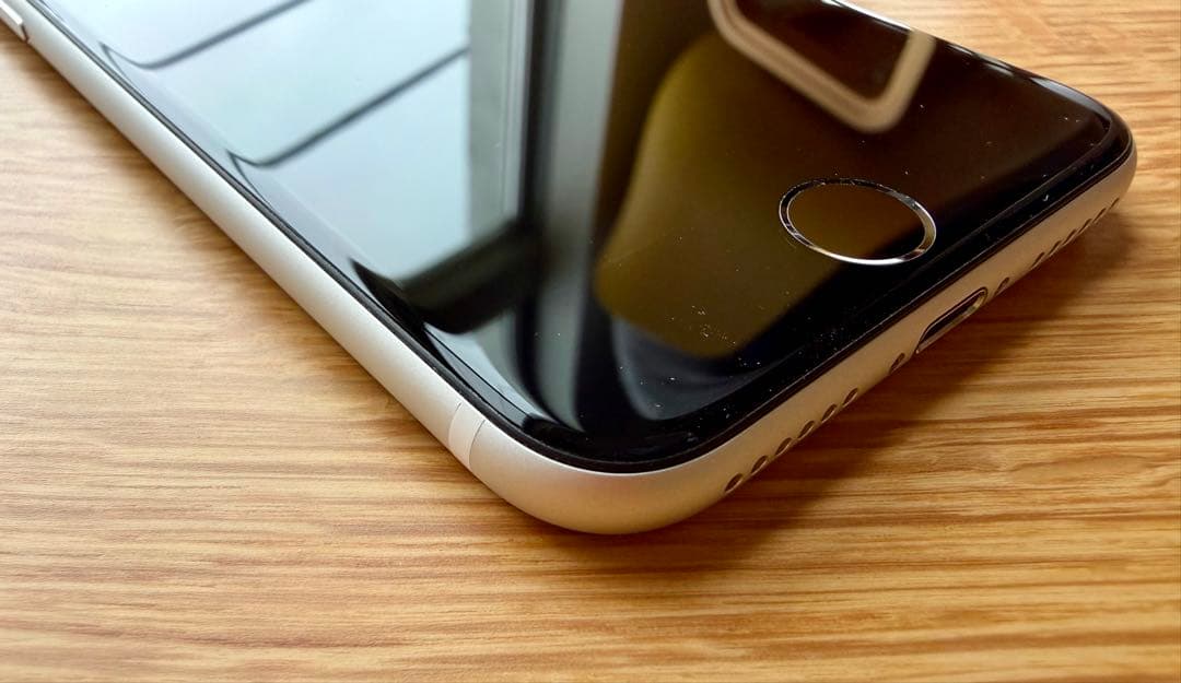 iPhone SE 第2世代128GB White SIMフリー