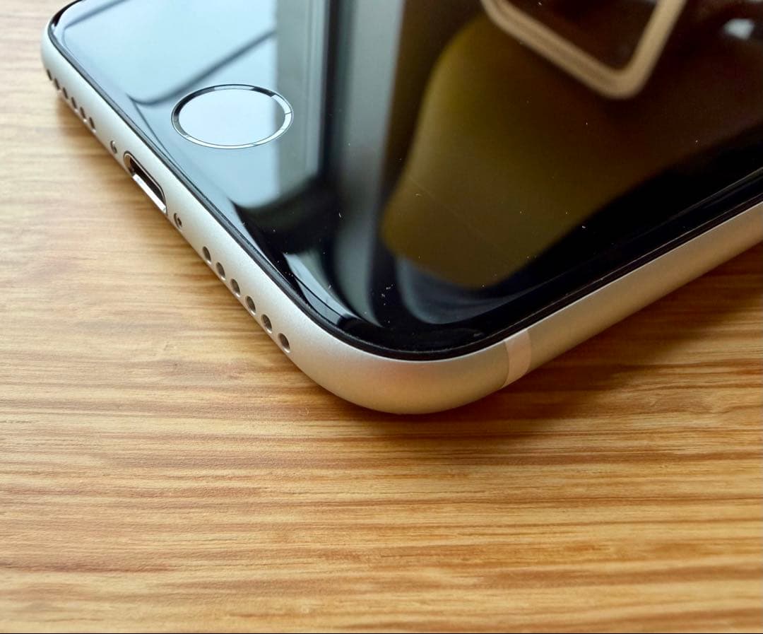 iPhone SE 第2世代128GB White SIMフリー
