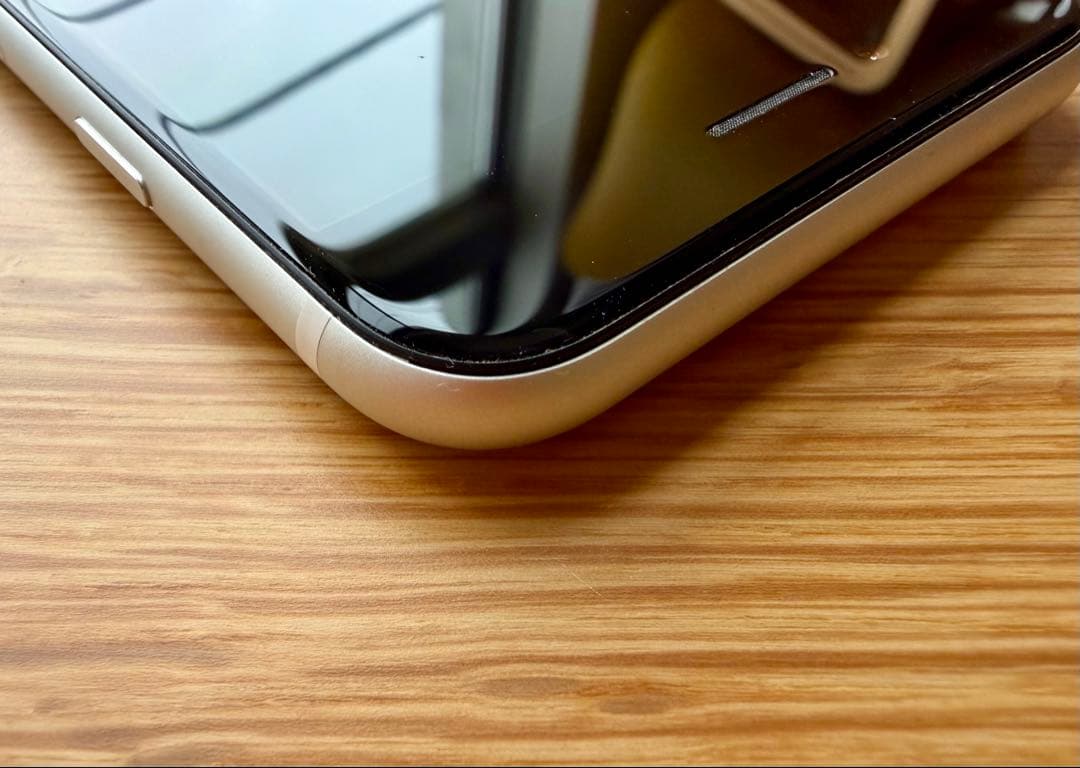 iPhone SE 第2世代128GB White SIMフリー