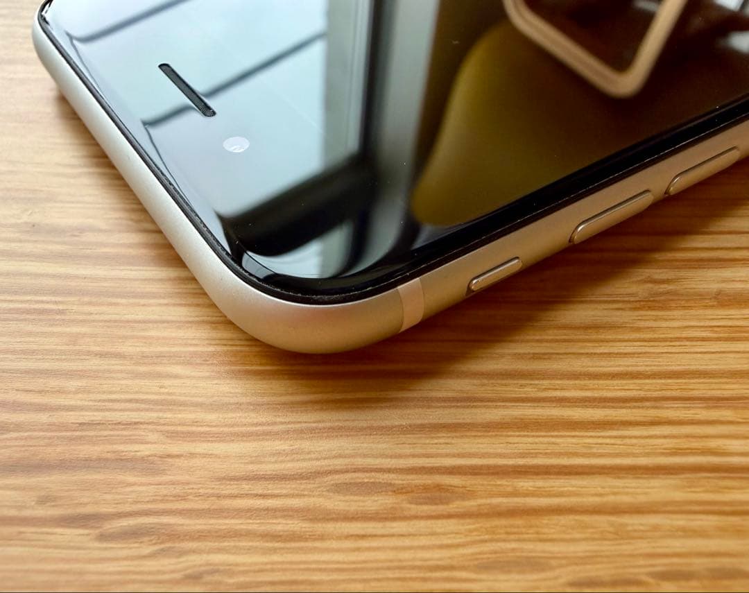 iPhone SE 第2世代128GB White SIMフリー