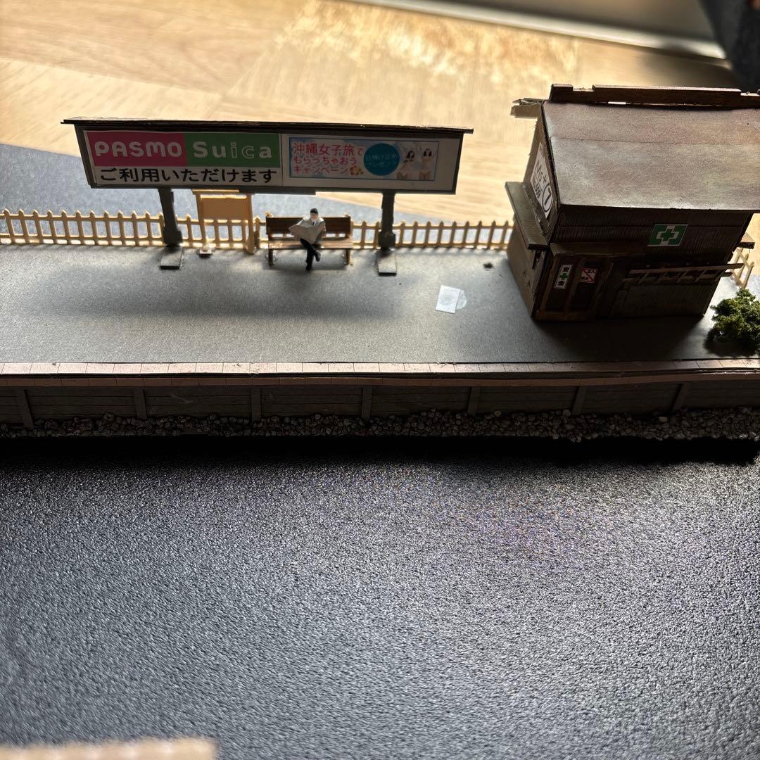 駅ホ-ムと跨線橋のジオラマ