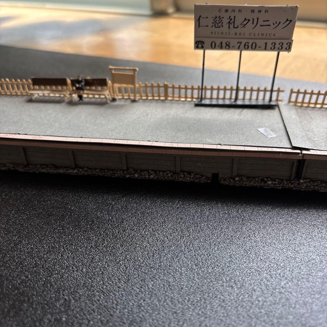 駅ホ-ムと跨線橋のジオラマ