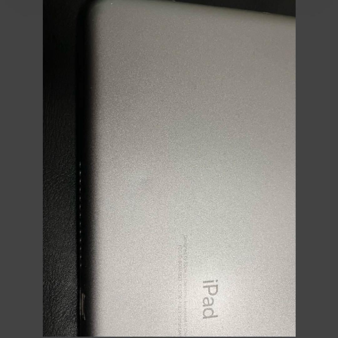 iPad 第５世代 Wi-Fi ＋ Cellular 32GB シルバー 箱あり