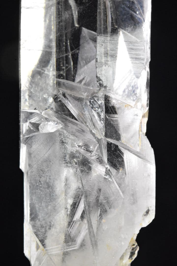 ガネーシュヒマール ラパ産 剥離痕だらけのクリアポイント