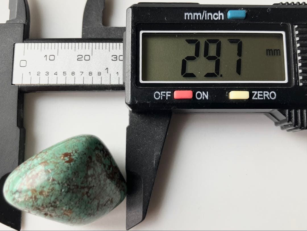 キングマンターコイズ　磨き石　グリーンターコイズ　スパイダーweb