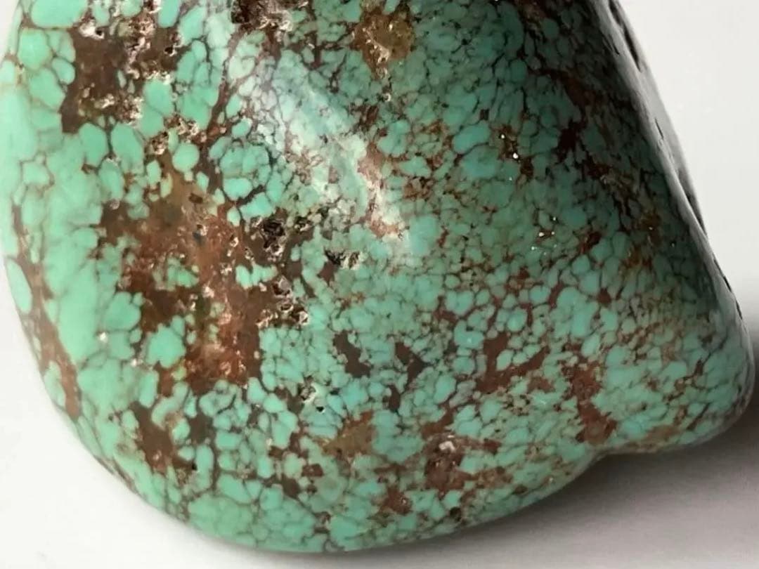 キングマンターコイズ　磨き石　グリーンターコイズ　スパイダーweb