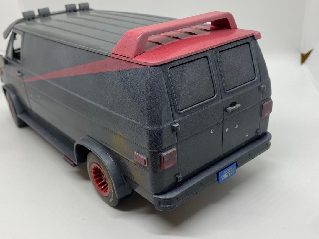 Greenlight 13567 コレクタブルミニチュアカー ブラック/レッド