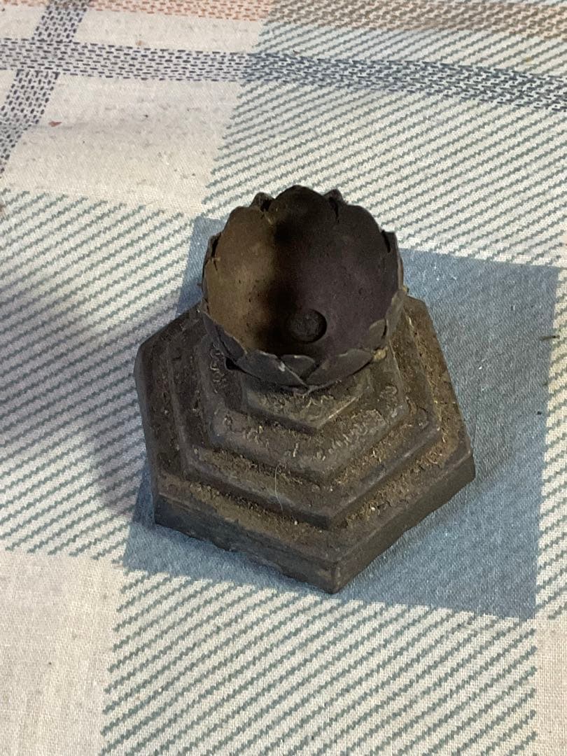 鉄製の仏像さん。【阿弥陀如来立像。汚れと錆ありました。年代物と思われます】。