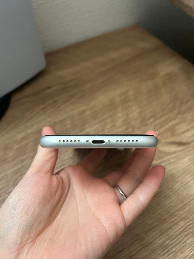 iPhone XR 64GB ホワイト SIMロックあり 初期化済み