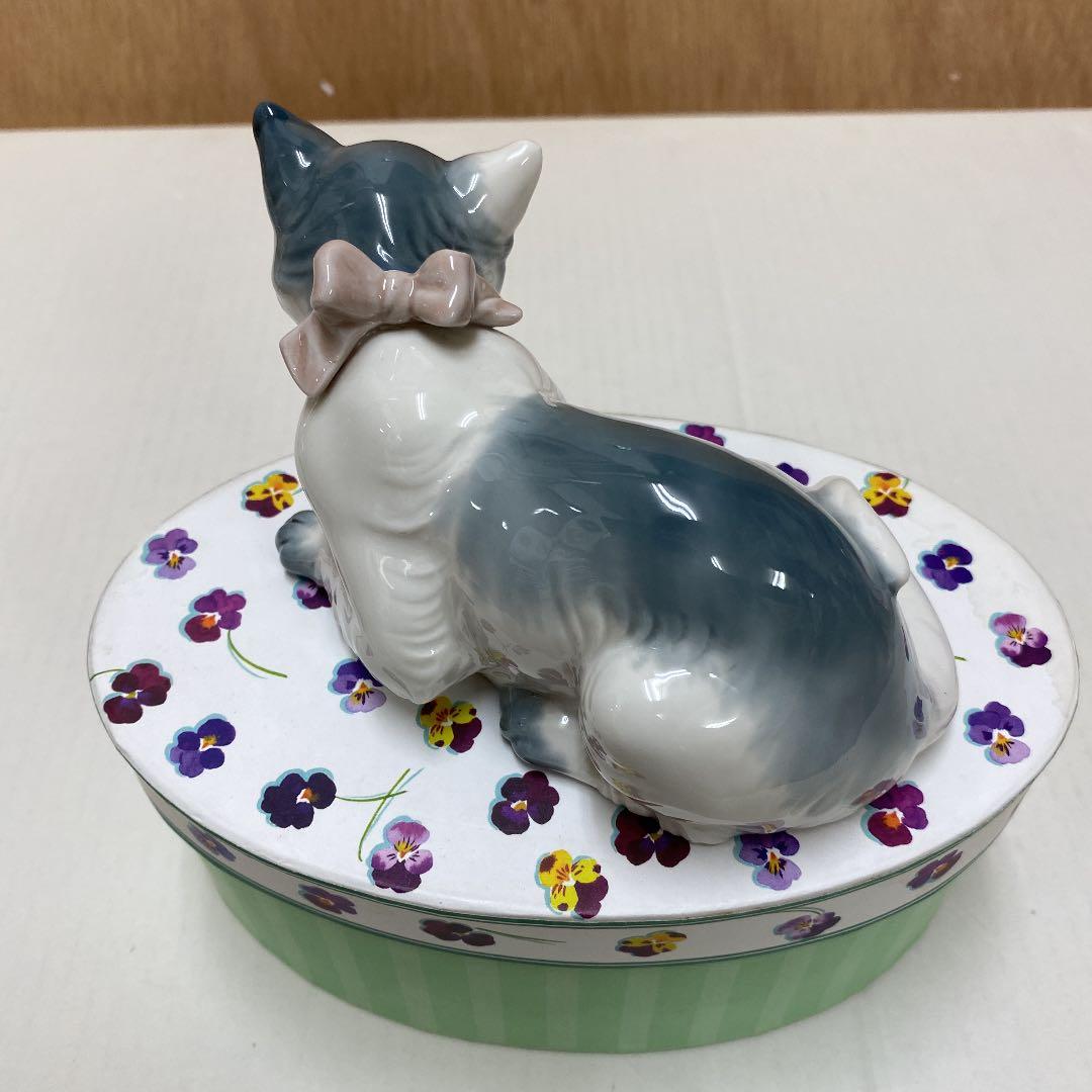 リヤドロ　リボン　猫　フィギュリン