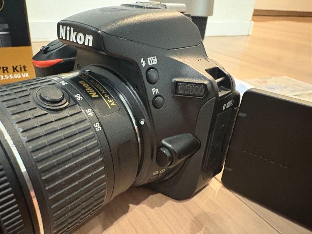 Nikon D5600 18-55 VR レンズキット　70-300レンズ付き