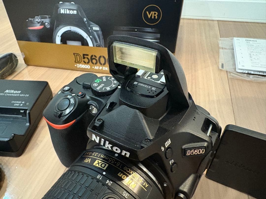 Nikon D5600 18-55 VR レンズキット　70-300レンズ付き
