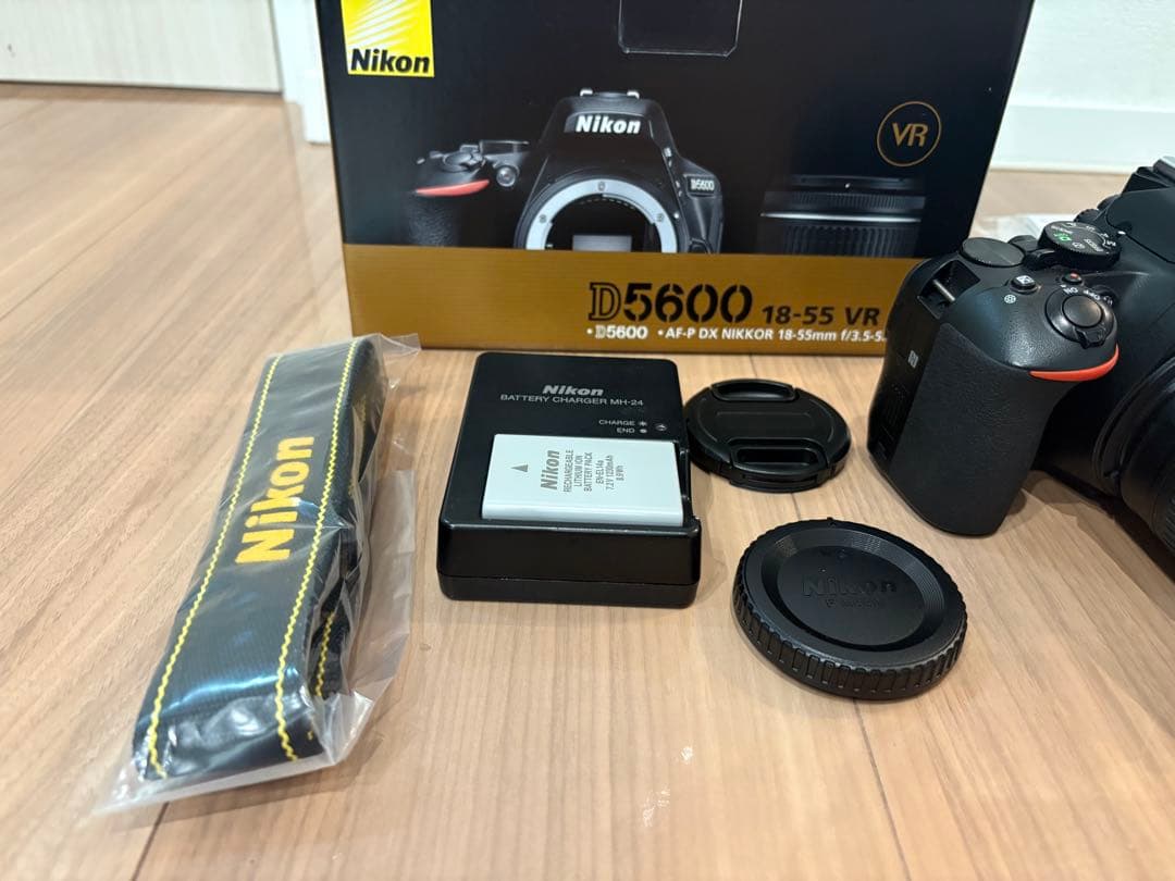 Nikon D5600 18-55 VR レンズキット　70-300レンズ付き