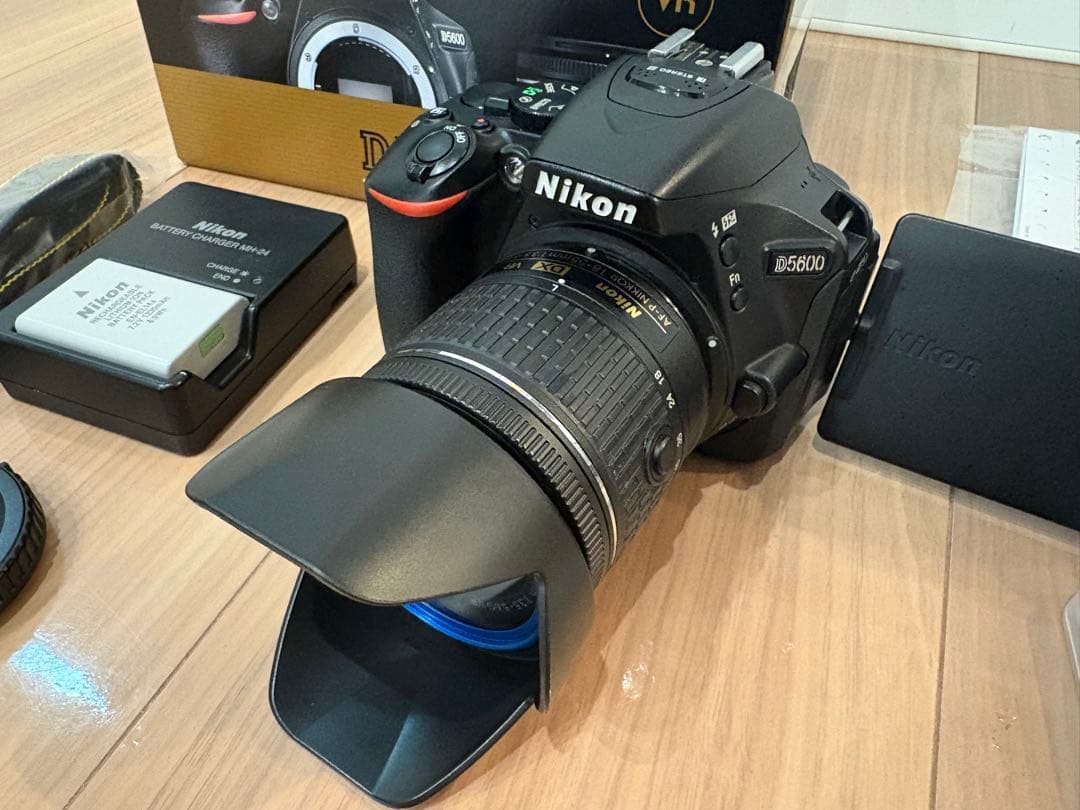 Nikon D5600 18-55 VR レンズキット　70-300レンズ付き