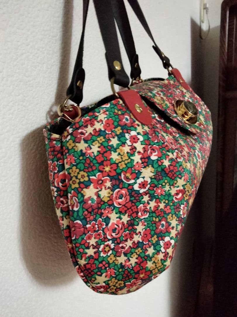 リバティ☆エマエトワール☆形の綺麗なぷっくりぷっくりバッグ大☆ポーチセット