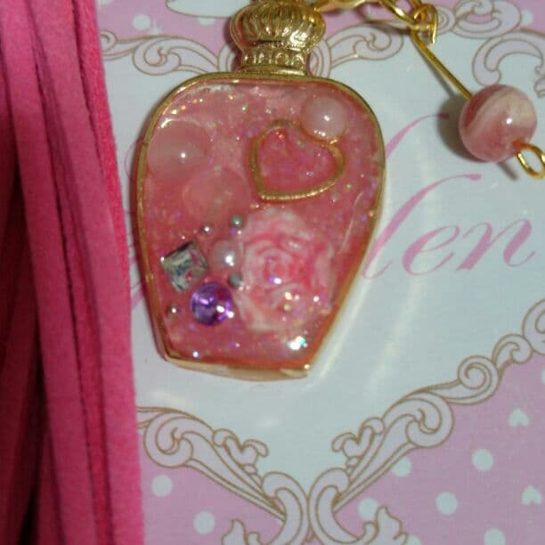 uvレジンバックチャーム