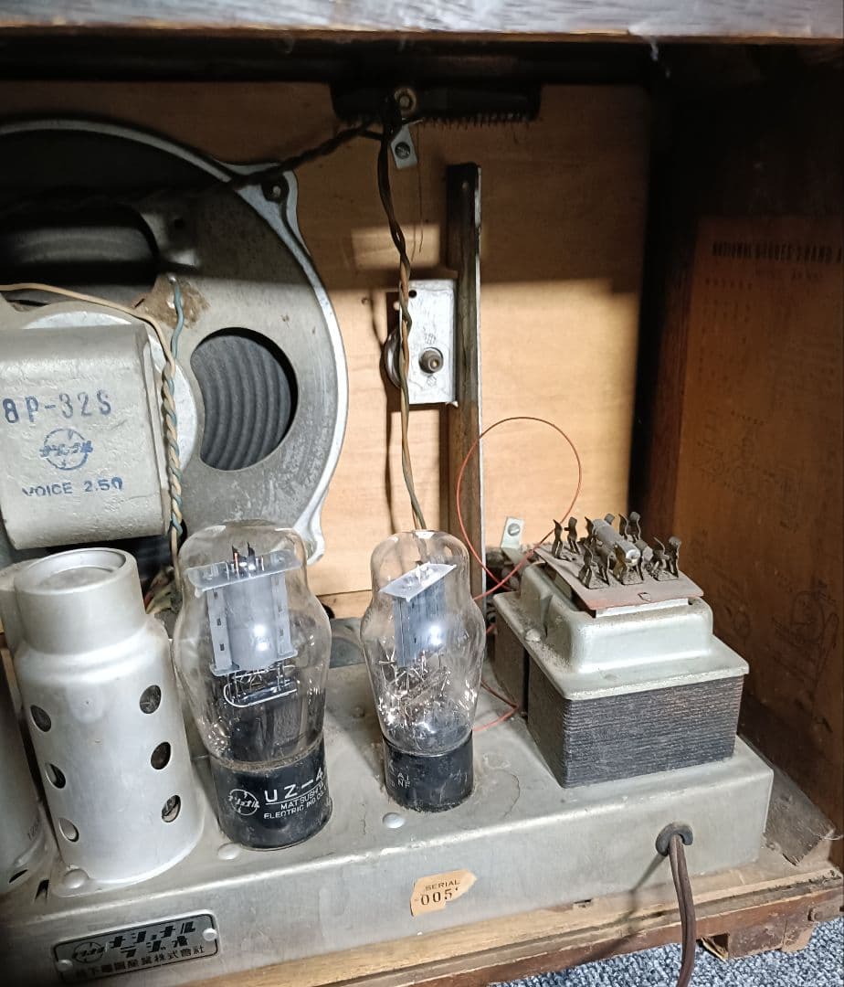 ジャンク品、National AX-530 真空管ラジオコレクター品、通電確認