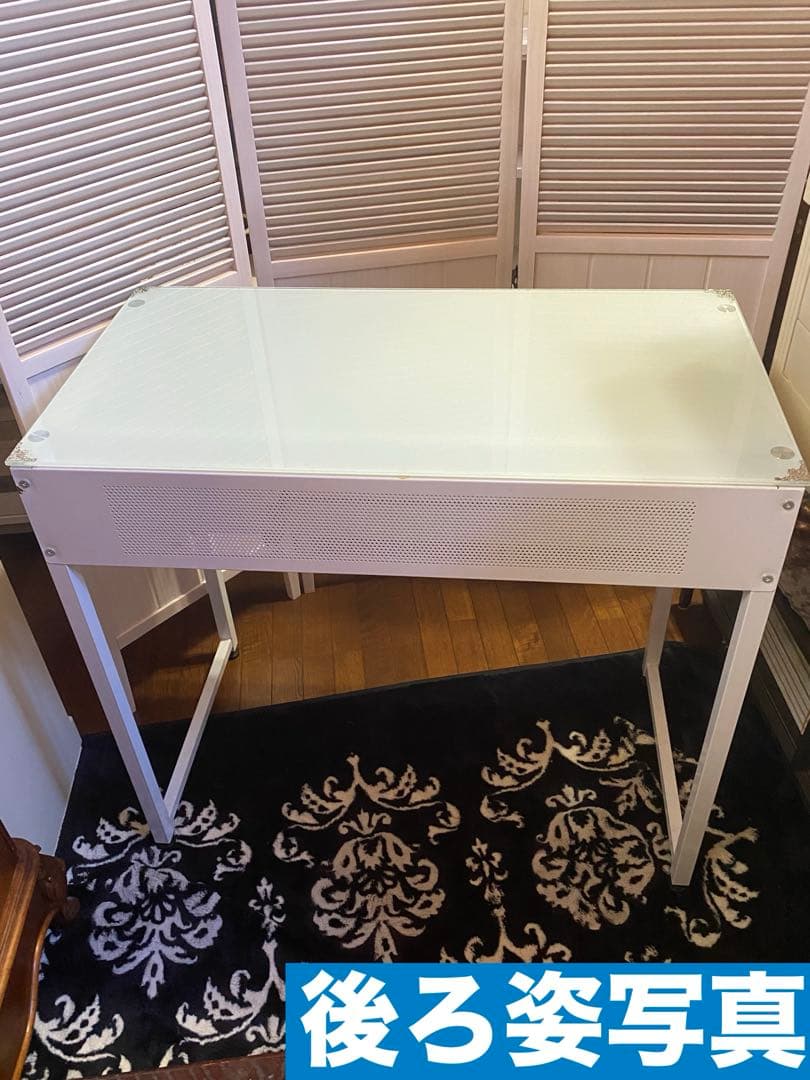 パソコン デスク♦️お洒落 ホワイト テーブル♦️ガラス天板♦️人気のアイアン♦️送料込