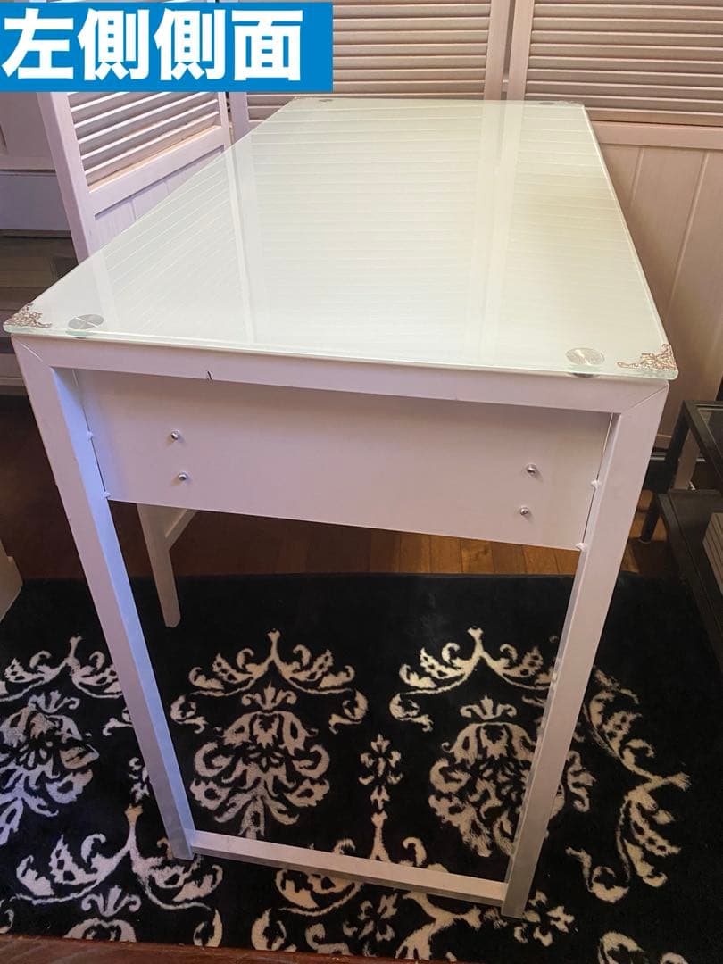 パソコン デスク♦️お洒落 ホワイト テーブル♦️ガラス天板♦️人気のアイアン♦️送料込