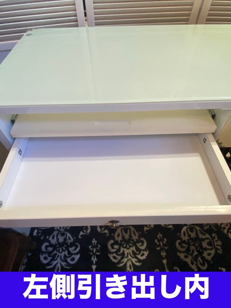 パソコン デスク♦️お洒落 ホワイト テーブル♦️ガラス天板♦️人気のアイアン♦️送料込