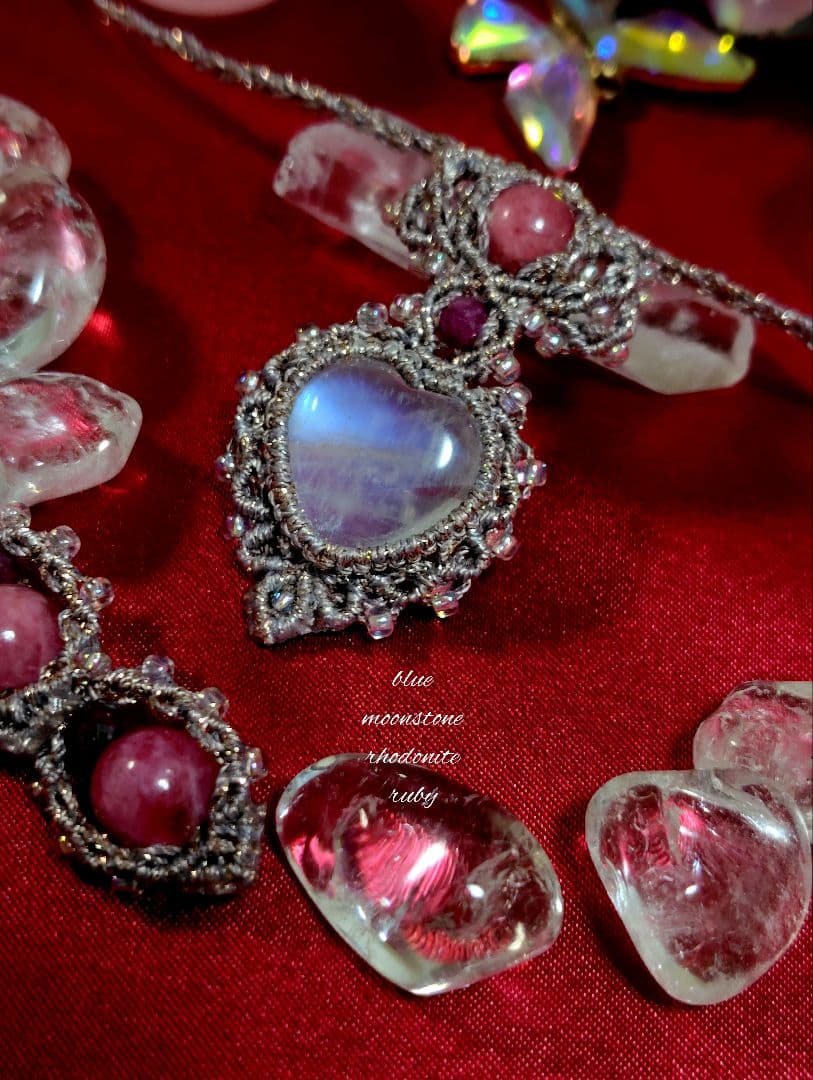 ♡ブルームーンストーン（ペリステライト）ロードナイト・ルビーのマクラメネックレス