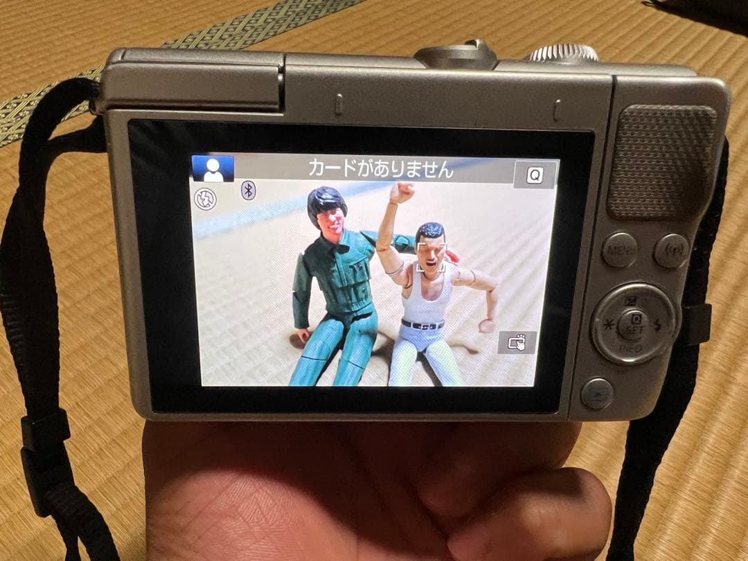 Canon eos m100 ミラーレス