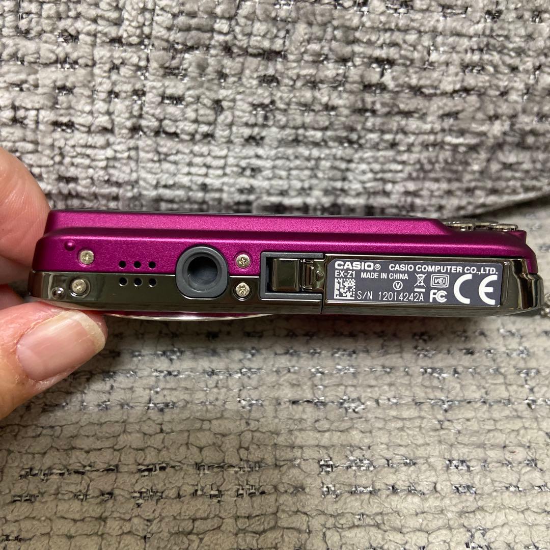 CASIO EXILIM パープル デジタルカメラ 本体と付属品