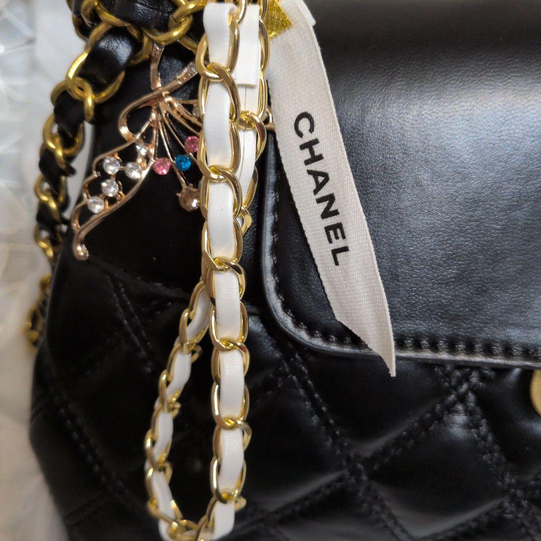 新品未使用ノベルティCHANELチャーム2つ　ショッパー付き　社外品バッグ