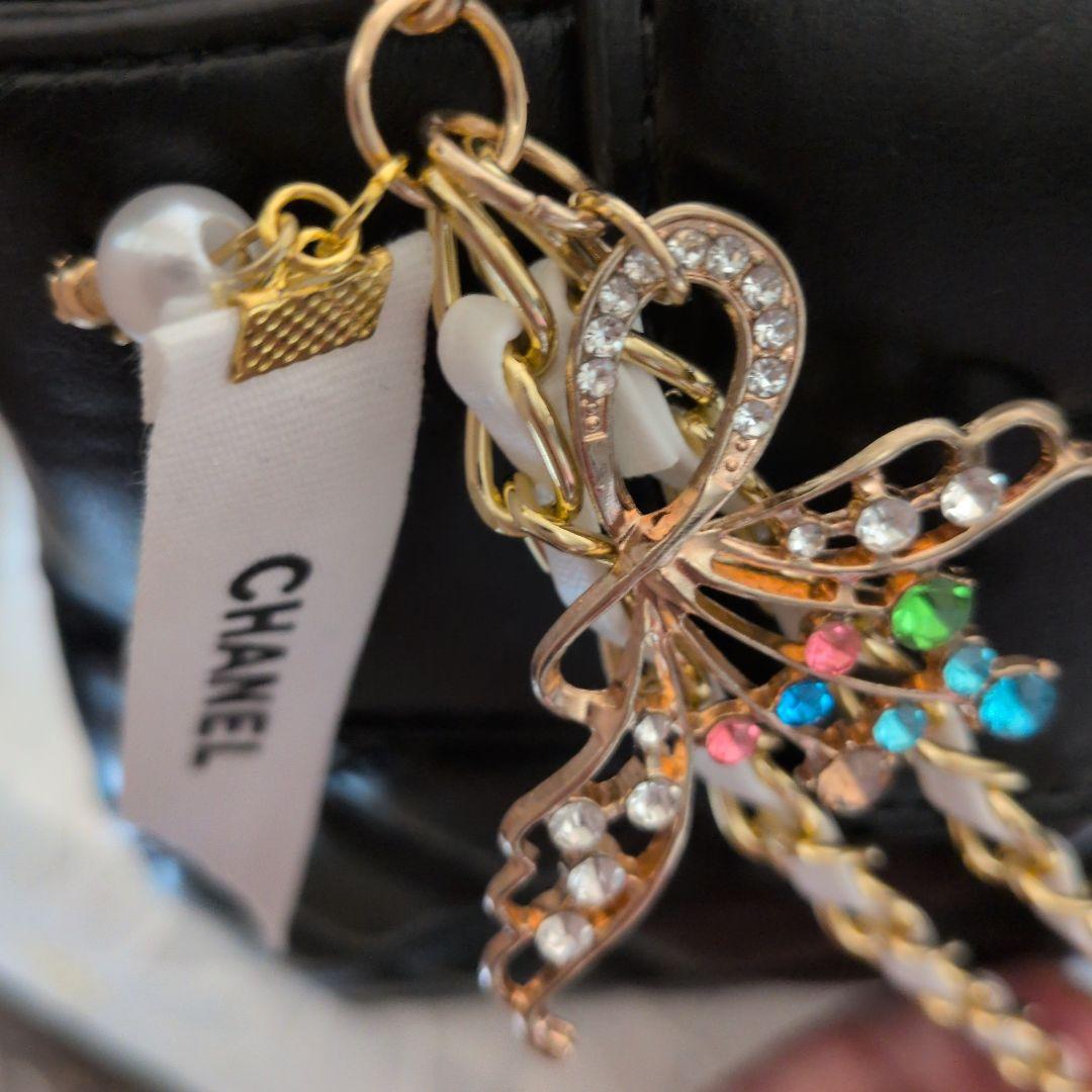 新品未使用ノベルティCHANELチャーム2つ　ショッパー付き　社外品バッグ