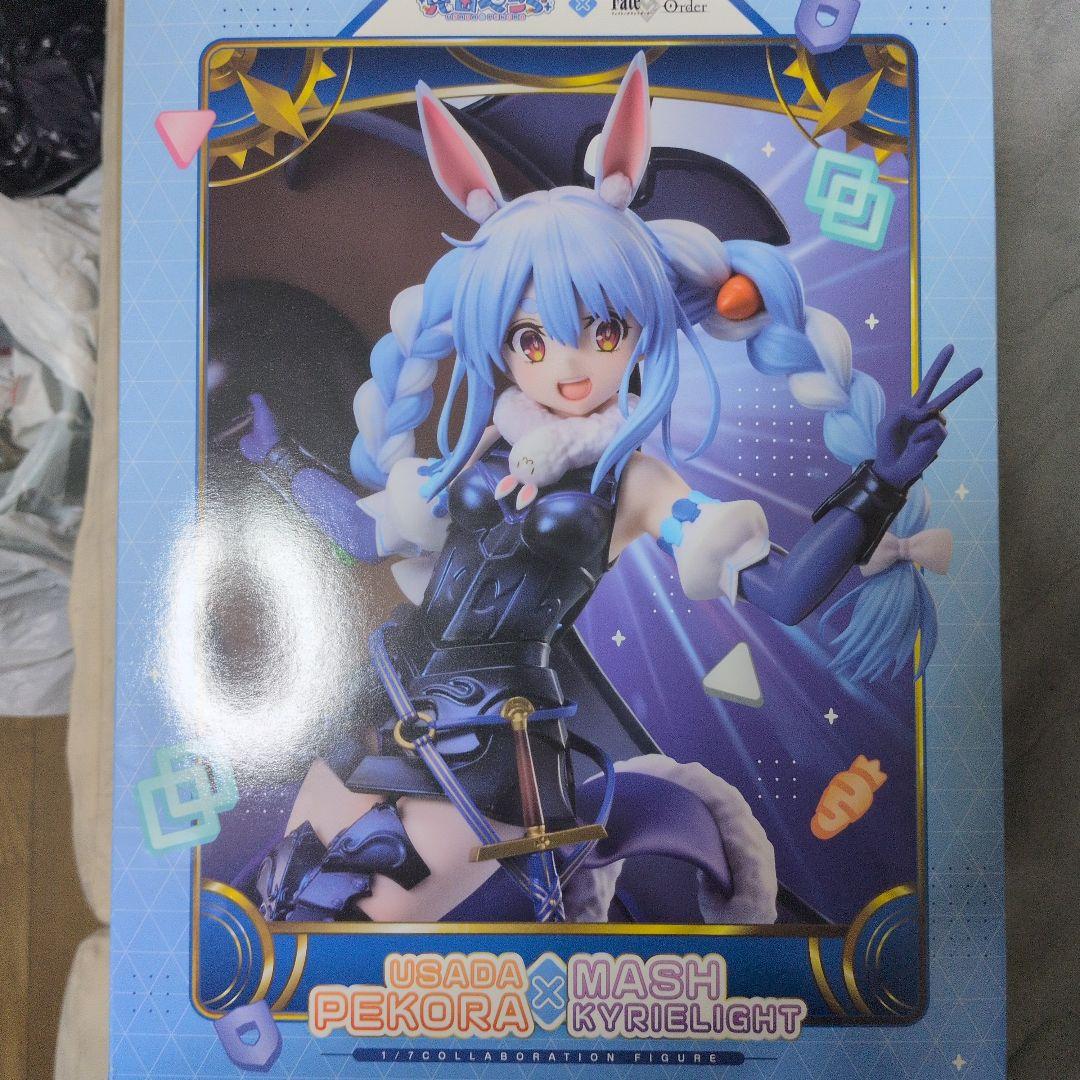 【新品未開封】兎田ぺこら × マシュ・キリエライト コラボレーションフィギュア