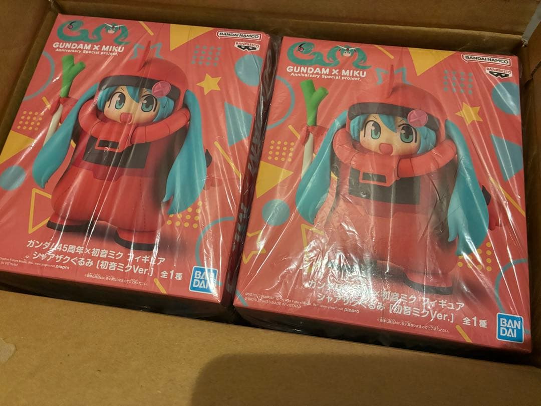 ガンダム45周年×初音ミク　フィギュア　シャアザクぐるみ×4