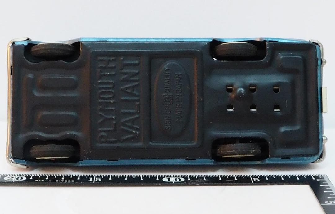 萬代屋【プリムス バリアント セダン青】tinブリキtoy car自動車【箱無】