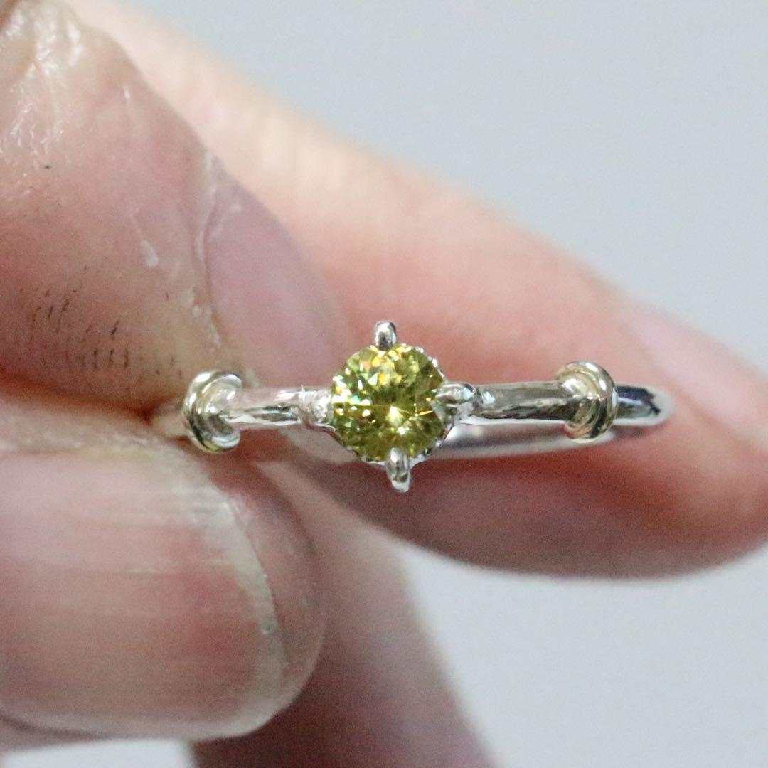 チカチカとファイア輝くスフェーンのK10小ワッカシルバーリング10.5号