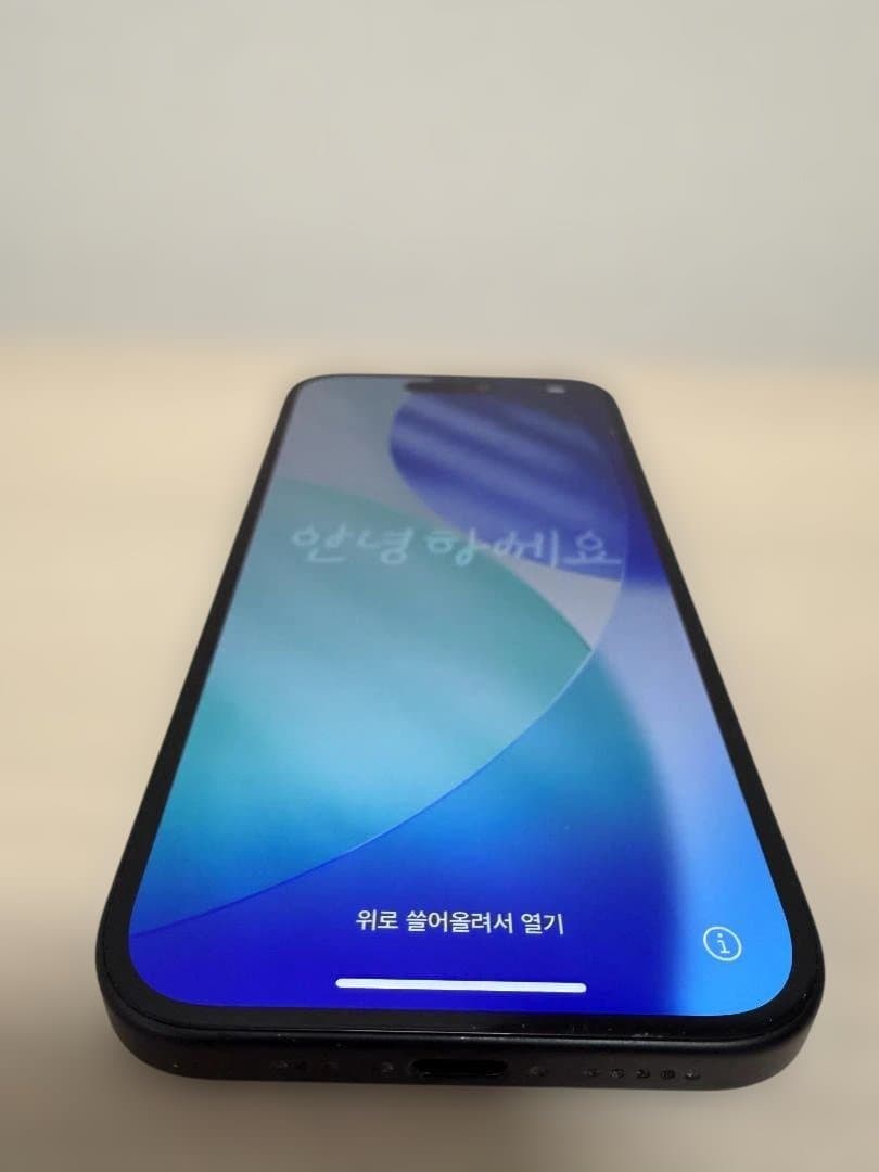 美品★Apple iPhone 15黒256GB香港版SIMフリー物理SIMx2