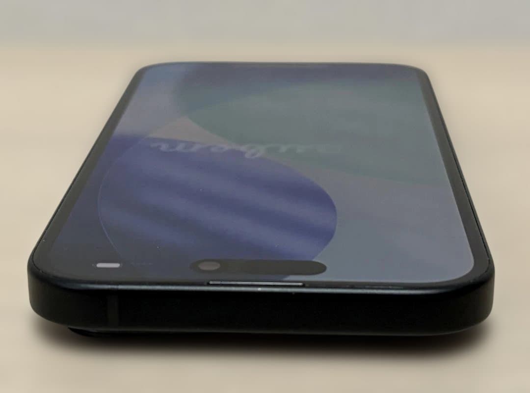 美品★Apple iPhone 15黒256GB香港版SIMフリー物理SIMx2