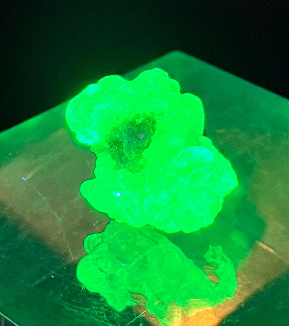 ハイアライトオパール 原石 天然石 パワーストーン 蛍光 自然光