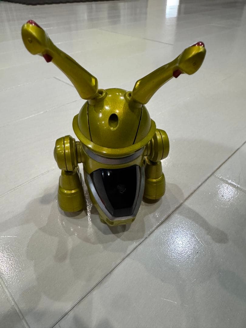 「特命戦隊ゴーバスターズ」のバディロイド、「SSBL ウサダ・レタス」のおもちゃ