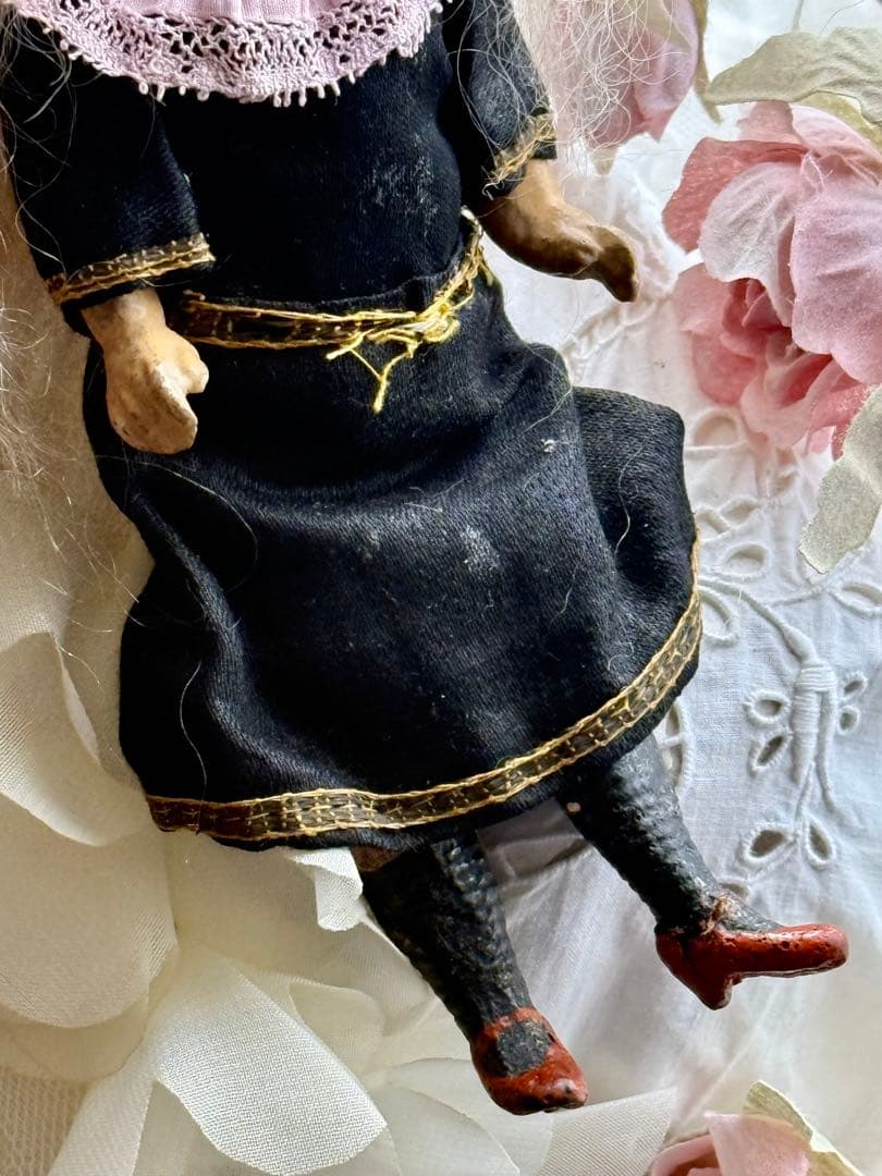 ＊専用＊　アンティーク　ドール　ミニョネット　白いお花の布花付き