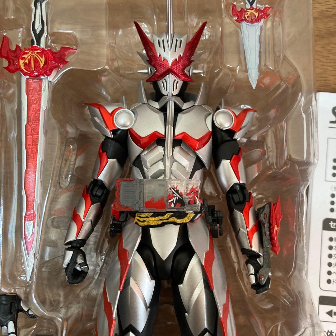 SHFiguarts 仮面ライダーセイバー ドラゴニックナイト