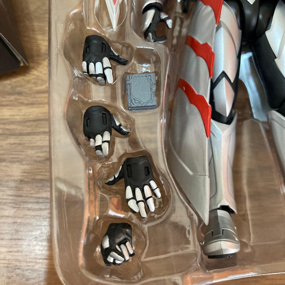 SHFiguarts 仮面ライダーセイバー ドラゴニックナイト