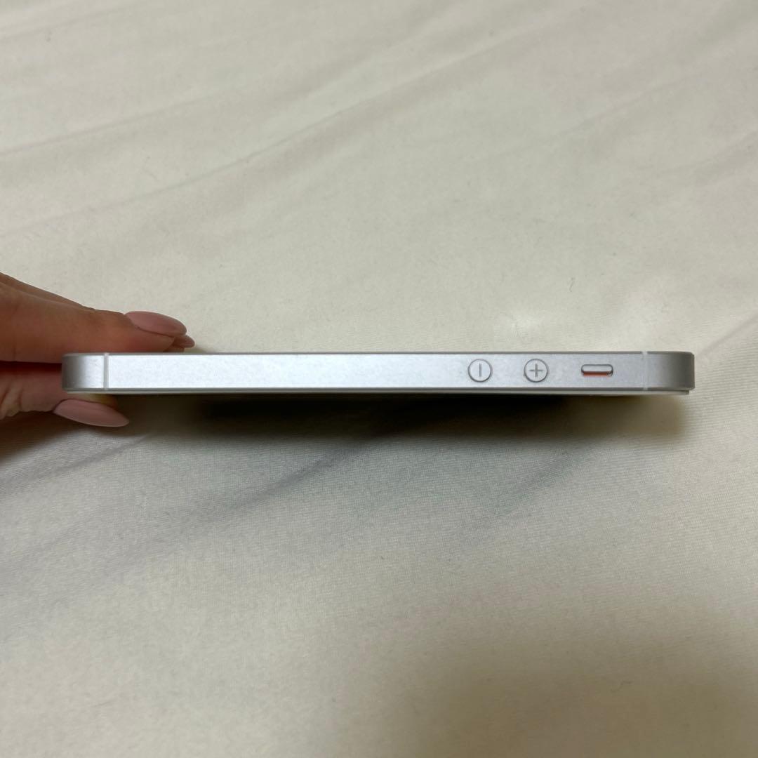 Apple iPhone SE シルバー 本体
