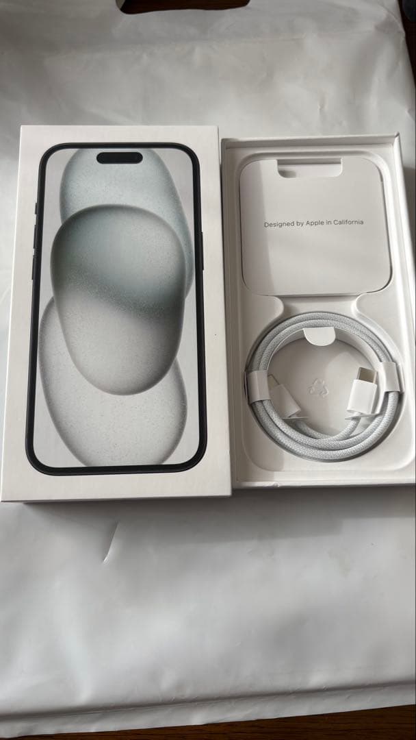 iPhone15 128GB ブラック SIMフリー 電池93% 箱付 小傷