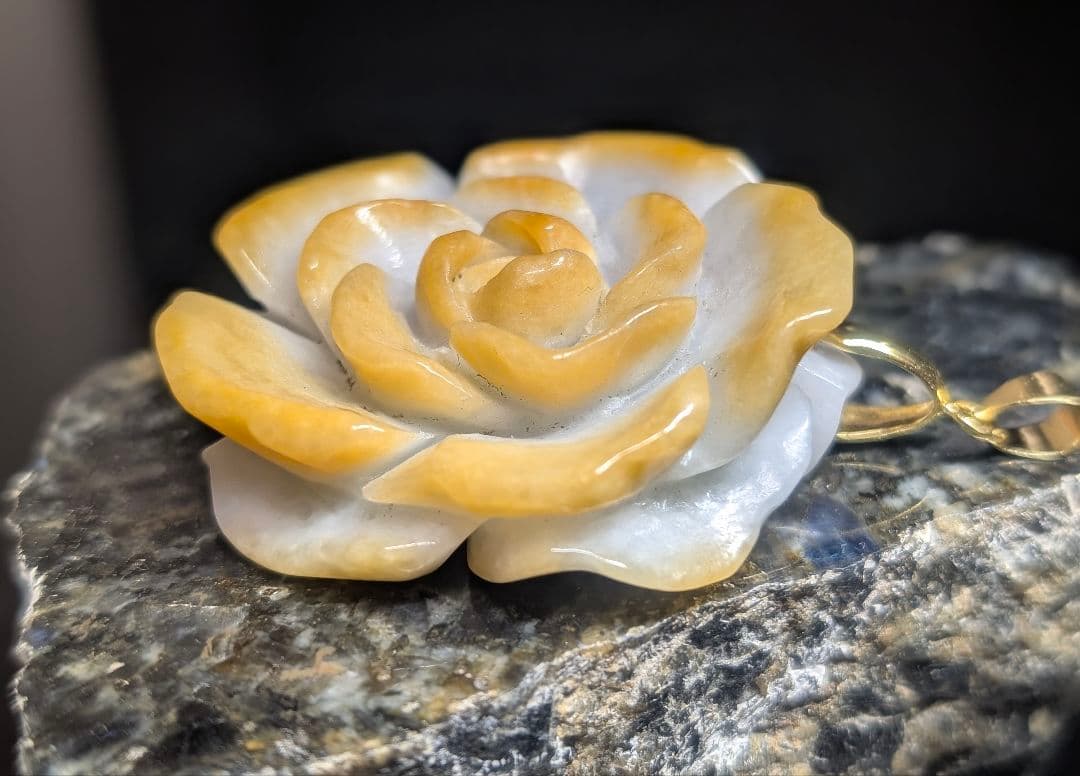 良品クラシック白瑪瑙薔薇彫りペンダントトップ☓デザブレ☓ハンドメイド1点物