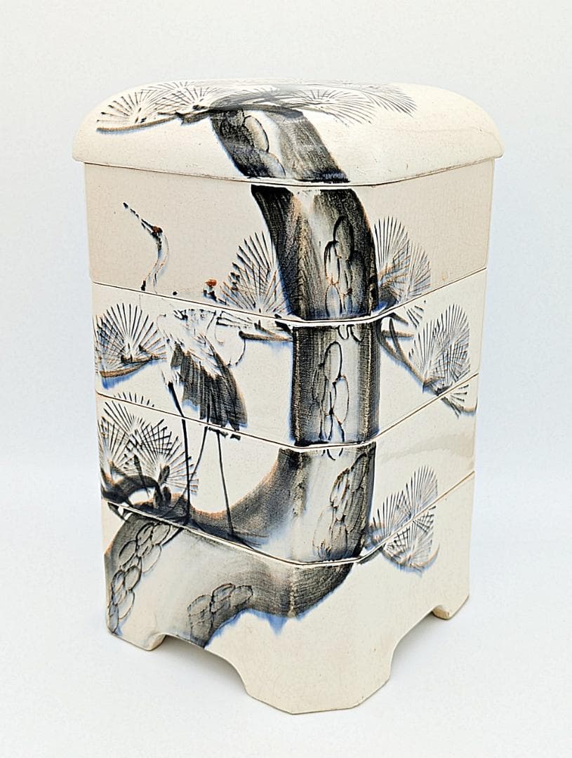 時代物 美品 状態良 砥部焼 陶器製 松鶴文 4段重箱 縁起物 昭和初期に購入