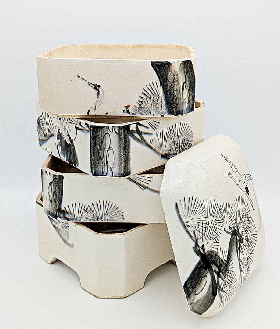 時代物 美品 状態良 砥部焼 陶器製 松鶴文 4段重箱 縁起物 昭和初期に購入