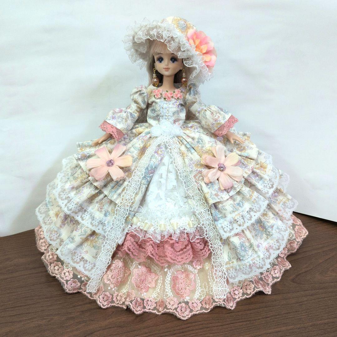 ☆*☆様 ジェニーフレンド27cmドール服　ライトオレンジとコーラルピンクのドレ