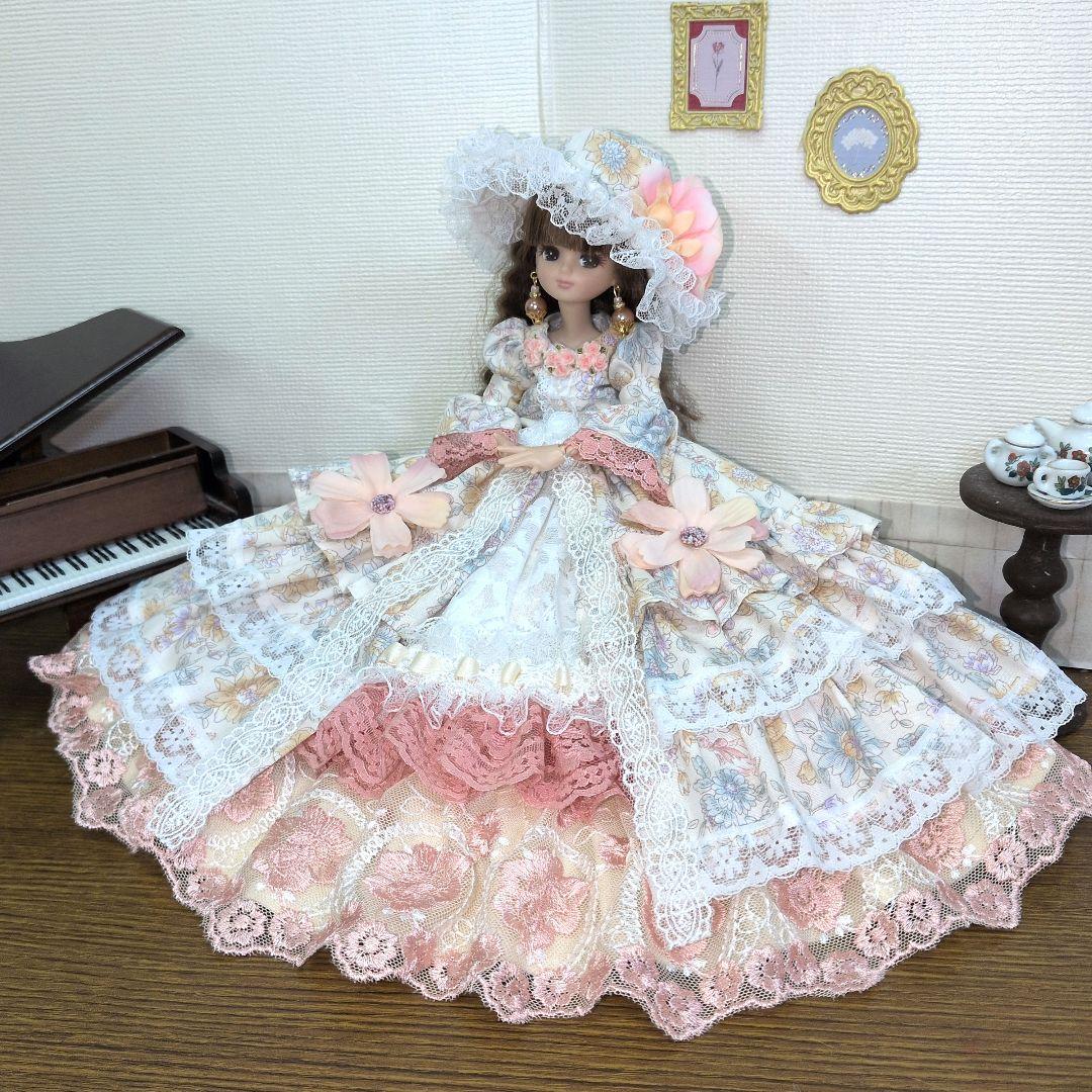 ☆*☆様 ジェニーフレンド27cmドール服　ライトオレンジとコーラルピンクのドレ